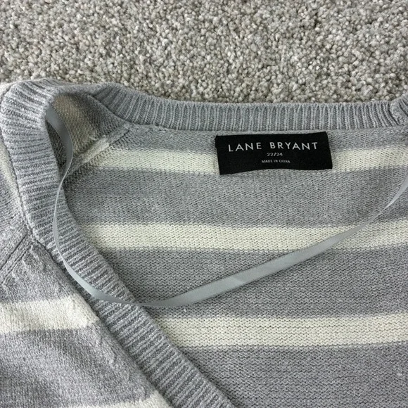 Lane Bryant Women's V-Neck Striped Short Sleeve Sweater Top Gray White 22/24 - Picture 2 of 8